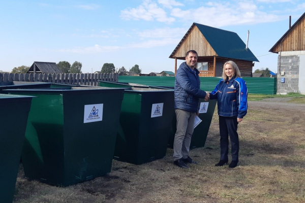 Разрез «Пермяковский» установил новые мусорные контейнеры в селе Евтино