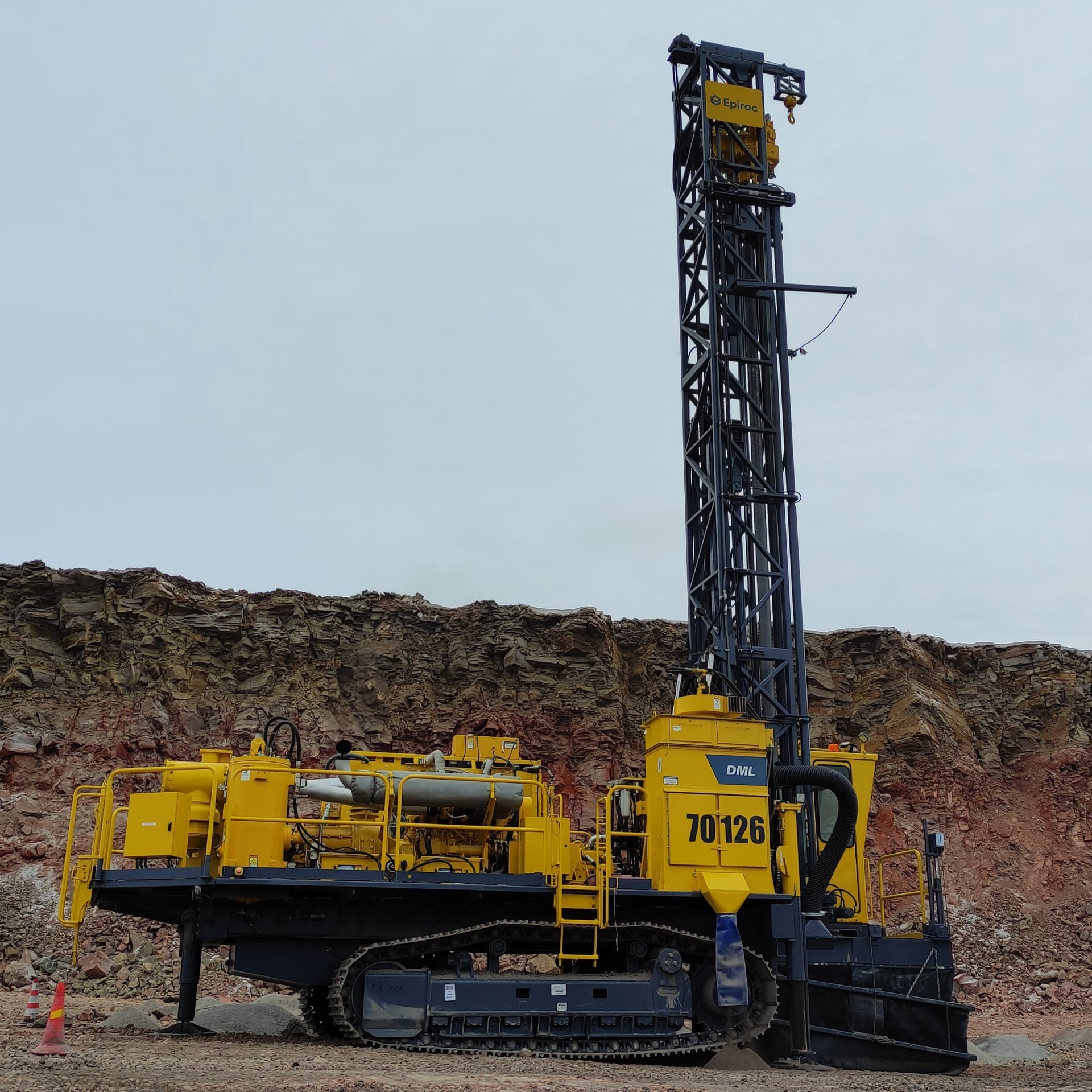 Pv 275 буровой станок. Atlas copco dml 1200. Epiroc dm75. Машинист буровой установки dml 1200. Epiroc dm75.