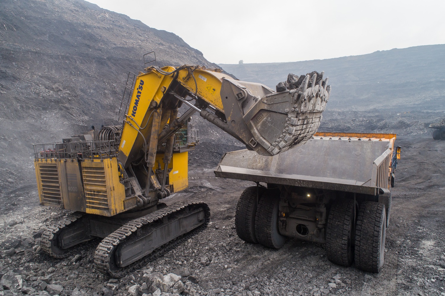 Почти 10 млн тонн угля отгружено потребителям с начала 2022 года компанией АО Стройсервис. Разрез Пермяковский